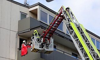 Der Brand im Wohn- und Geschäftshaus an der Berliner Straße forderte ein Todesopfer. - Frank-Michael Kiel-Steinkamp