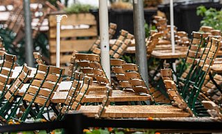 «Die Außengastronomie gehört definitiv bislang nicht zu den Gewinnern», sagt Dehoga-Hauptgeschäftsführerin Ingrid Hartges zum bisherigen Sommerwetter. (Archivbild) - Peter Kneffel/dpa