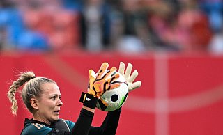 Merle Frohms hält künftig keine Bälle für das DFB-Team mehr. - Sebastian Christoph Gollnow/dpa