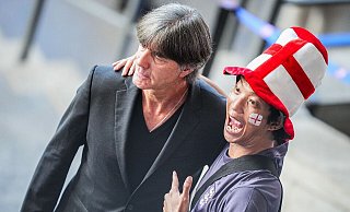 Joachim Löw soll einem Medienbericht zufolge am Trainerjob der englischen Nationalmannschaft interessiert sein. - Michael Kappeler/dpa
