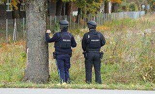 Polizisten ermittelten am Tag nach dem Vorfall zur Ursache und dem genauen Hergang. - Lars Haubner/News5/dpa