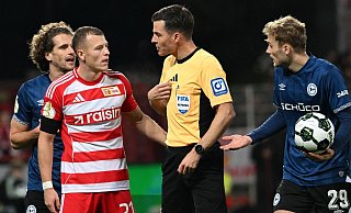 Viele Schiedsrichter, hier Harm Osmers, standen in der zweiten Pokal-Runde im Fokus. - Soeren Stache/dpa