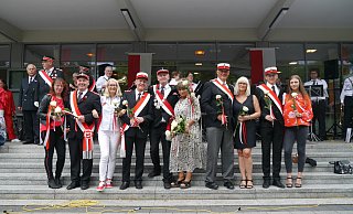 Beim Schützenfest im September präsentiert sich der neue Hof mit König Thomas Rosenkötter und seiner Ehefrau Ina (Mitte). - Louisa Kohnert