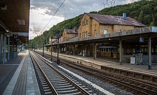 Sich im Bereich der Gleise aufzuhalten, ist lebensgefährlich, warnt die Polizei. - Björn Leisten (Symbolfoto)