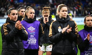 Die deutschen Fußballerinnen waren nach der Niederlage in Frankreich schwer enttäuscht. - Sebastian Christoph Gollnow/dpa