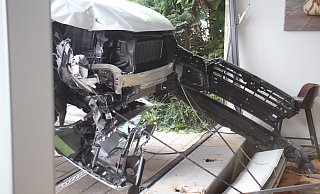 Der Wagen musste aus dem Cafe herausgezogen werden. - Björn Kenter