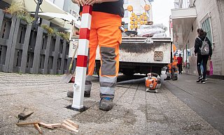 Er riss mit seinem Fahrzeug einen Poller aus der Betonverankerung und ging am nächsten Tag zur Polizei, um mit dem Finger auf andere zu zeigen. - Symbolfoto: Mike-Dennis Müller