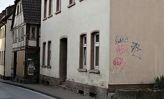 Graffiti an der Wegetalstraße in Höxter. - Polizei