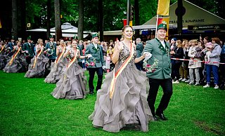 Ob die Besucher des Paderborner Schützenfestes auch 2020 bei der Parade dem Königspaar und Hofstaat zuwinken können, ist noch offen. - Besim Mazhiqi