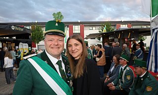 André Sprenger und Sarah Ziebarth regieren in Delbrück. Die Proklamation der Majestäten findet am Schützenfestsamstag vor dem neuen Rathaus statt. - Regina Brucksch