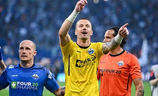 So feierten SCP-Torwart Manuel Riemann (Mitte), Sven Michel (l.) und Adriano Grimaldi den Sieg auf Schalke. - Teresa Kroeger