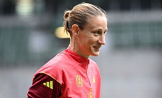 Hatte schon zweimal mit einer Krebserkrankung zu tun: Torhüterin Ann-Katrin Berger - Carmen Jaspersen/dpa