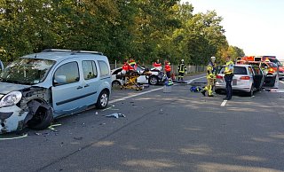 An dem Unfall in Höhe der Warburger Benteler-Werke waren drei Autos beteiligt. - Dieter Scholz