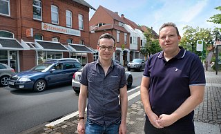 Philipp Bruns (34) und Alexander Morre (42) treten zum 1. Juli ihren Dienst in den beiden Gemeinschaftspraxen im Ortskern an. - Andreas Frücht