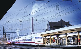 Der Fahrgastverband Pro Bahn hat ermittelt, dass ein Ausbau der Bestandsstrecke zwischen Bielefeld und Hannover nicht mit dem Deutschlandtakt vereinbar ist. - Sarah Jonek