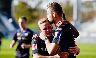 So jubelten Kai Pröger (r.) und Dennis Srbeny in der vergangenen Saison über Srbenys 1:0-Treffer in Sandhausen. Am Samstag könnten beide das SCP-Sturmduo bilden. - picture alliance/dpa