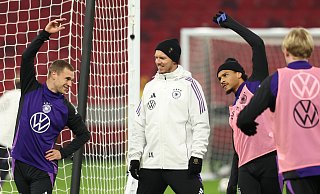 Aufwärmen für den Jahresausklang. Deutschland spielt gegen Ungarn in Budapest. - Christian Charisius/dpa