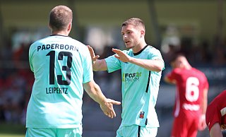 SCP-Ass Florent Muslija (r.) hat drei schwere Länderspiele in den Beinen und wird womöglich in Elversberg zunächst auf der Bank Platz nehmen. Teamkollege Robert Leipertz dürfte in der Startelf stehen. - Oliver Krato