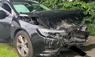 Der Opel der Bad Oeynhausenerin wurde bei dem Unfall an der Werster Straße stark beschädigt. - Polizei Minden-Lübbecke