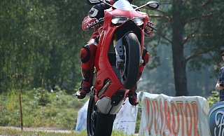 Wie auf diesem Symbolfoto muss auch der Honda-Fahrer in Bielefeld über die Herforder Straße gefahren sein - mit gut 100 km/h, sagt die Polizei. - Symbolfoto: pixabay / Creative Commons