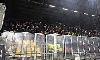 Der Gästeblock war nicht so voll wie geplant. - Federico Gambarini/dpa