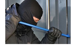 In mehrere Geschäfte drangen Unbekannte ein. Symbolfoto: Pixabay - Symbolfoto/Pixabay
