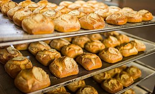 Wo gibt's frische Brötchen? Der Überblick auf nw.de hilft. - Symbolbild: Sarah Jonek