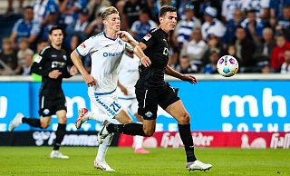 SCP-Innenverteidiger Tobias Müller (r.) hatte seinen Ex-Teamkollegen Luca Schuler nicht nur in dieser Szene prima im Griff. - Imago Images