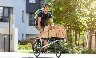 Mobilitätsmix: Jobticket, E-Autos, Lastenräder, Car-Sharing und Co.können Unternehmen und deren Mitarbeitende kostenlos testen und miteinander kombinieren.  - Foto: istock