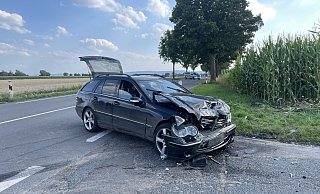 Der Mercedes des 37-Jährigen aus Minden wurde bei dem Zusammenstoß schwer beschädigt. MT-Foto: - Janina Pietruschka
