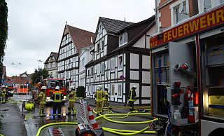 Großeinsatz der Feuerwehr beim Wohnhausbrand in der Warburger Altstadt. - Nicole Niemann