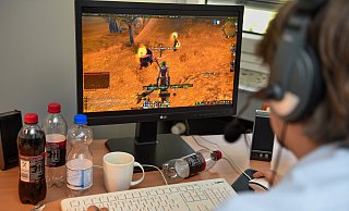 Süchtig nach Action: Computerspiele sind für viele Kinder und Jugendliche inzwischen zur Gefahr geworden. - Bethel/ Christian Weische