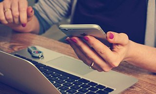 Hunderte SMS, zahllose Mails und WhatsApp-Nachrichten in kürzester Zeit.Angelika M. beendet die Beziehung zu ihrem Freund, doch der stellt ihr nach. - Pixabay (Symbolbild)