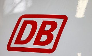 Reisende müssen auf der Rheintalbahn am Sonntag mit Beeinträchtigungen rechnen. (Symbolbild) - Oliver Berg/dpa