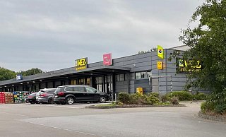 Der Wez-Getränkemarkt an der Stiftsallee in Minden, wurde zum Tatort eines bewaffneten Überfalls am Freitagabend. - Jan Henning Rogge