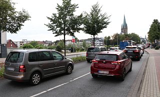 Stau im Berufsverkehr? Kein Wunder - 46.000 Menschen pendeln zur Arbeit nach Paderborn. - Holger Kosbab (Archiv)