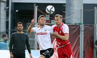 Trainer Guerino Capretti kann sich freuen: Am Ende konnte der SC Verl drei Punkte mitnehmen. - picture alliance / foto2press