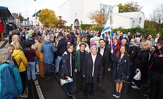 Hunderte Bielefelder beteiligten sich am Sonntag an der Mahnwache vor der Synagoge Beit Tikwa.  - Dennis Angenendt