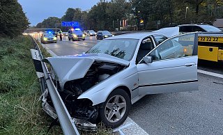 Der BMW krachte in die Leitplanke. - Charlotte Mahncke