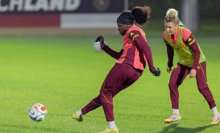 Präziser Abschluss mit der Innenseite: Nationalspielerin Nicole Anyomi beherrscht das Stürmerinnen-Abc. - Jürgen Kessler/dpa