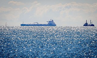 Die russische Schattenflotte ist laut Greenpeace eine Gefahr für die Ostsee. (Archivbild) - Jens Büttner/dpa