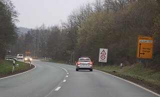 Westfalenring: Kurz vor der Einmündung der Bielefelder Straße - und dem Blitzer - gilt jetzt Tempo 50. - Ekkehard Wind