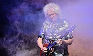 Weltberühmt, aber kein Solo ohne Fehler: Brian May stört sich nicht daran. - Bernd Weißbrod/dpa