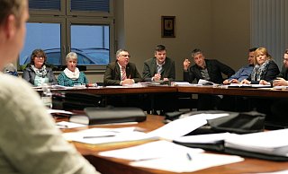 Erste Sitzung als Fraktion 2016: Jürgen Wiemann (l.) und Lars Wunderlich (2. v.l.), die sich von der CDU-Fraktion getrennt und UHU gebildet haben.