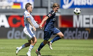 SCP-Abwehrchef Felix Götze feiert in Darmstadt sein Comeback und könnte es unter anderem wieder mit dem Ex-Paderborner Luca Marseiler (l.) zu tun bekommen. - picture alliance/dpa