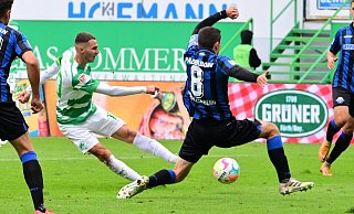Fürths Kapitän Branimir Hrgota zieht ab, SCP-Spielführer Ron Schallenberg fälscht ab. Und der Ball landet zum 2:1 im Netz. - Imago Images