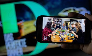 Die Paderborner Kandidaten der Vox-Sendung "Das perfekte Dinner" - hier bei Gastgeber Franjo (Mitte). - Niklas Tüns