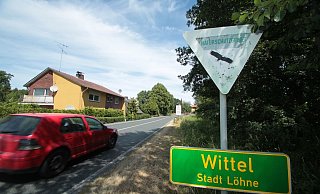 Das Haus Mindener Straße 238 steht dicht an der B61. Um in diesem Bereich einen Fuß- und Radweg an der Fahrbahn verlegen zu können, muss die gesamte Straße um mehrere Meter gen Osten verschoben werden. - Peter Steinert