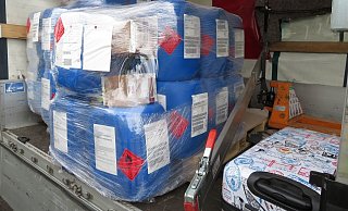 Das Gefahrgut in einem Lkw war unzureichend gesichert. Zudem war das Fahrzeug überladen. - Polizei