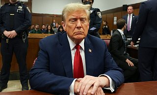 Donald Trump will im November erneut zum Präsidenten gewählt werden. Doch derzeit sitzt er bei seinem eigenen Strafprozess im Zusammenhang mit Schweigegeldzahlungen an einen Pornostar. - Brendan McDermid/Pool Reuters/AP/dpa